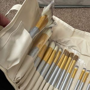 New makeup brush set 24 brushes! White cream bag ✨🌱